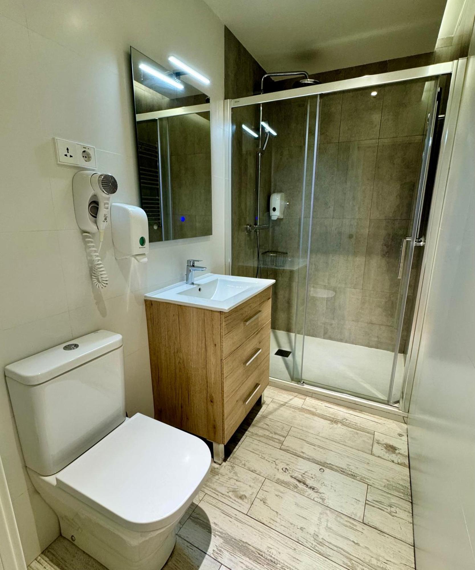 Apartamentos Apolo Madrid Eksteriør bilde