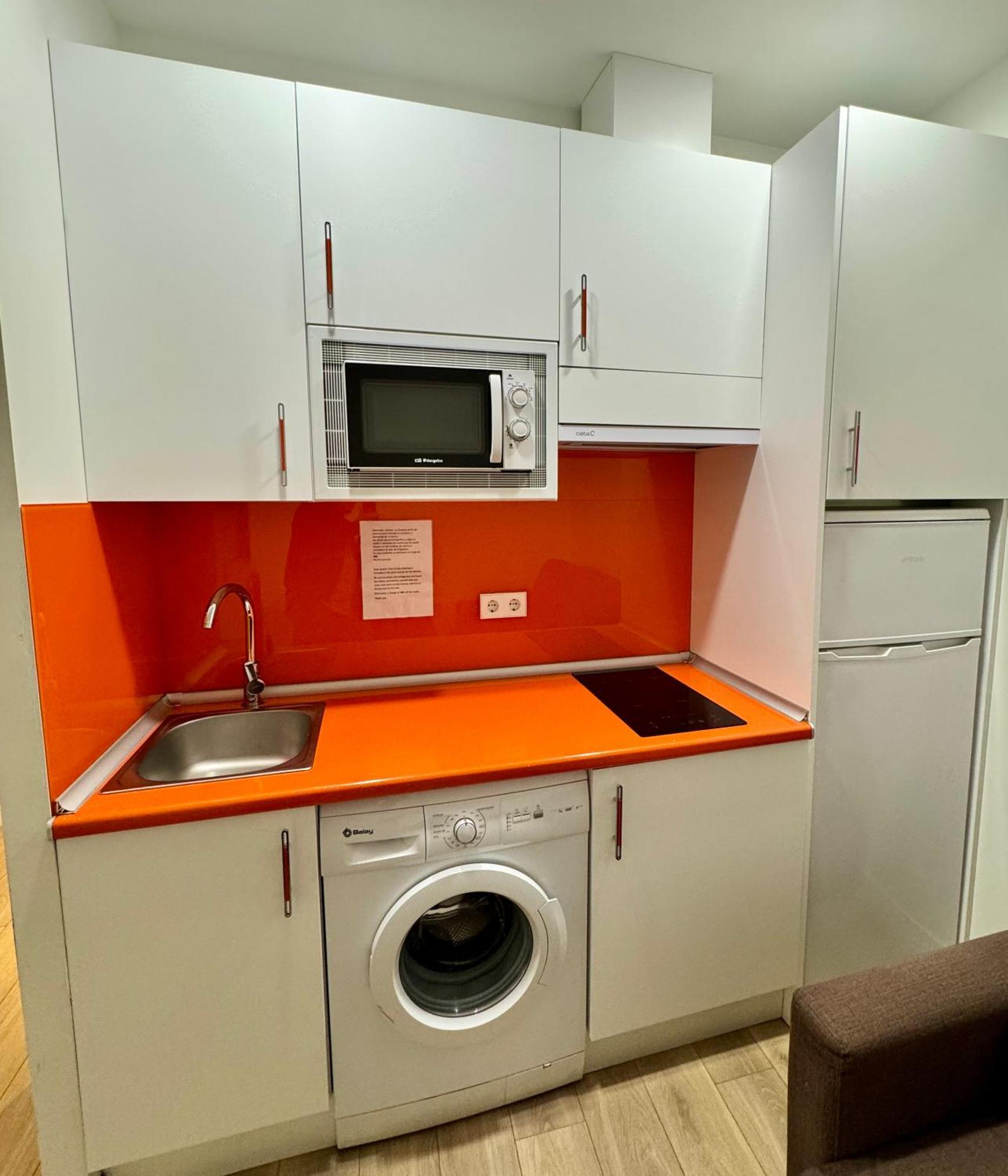 Apartamentos Apolo Madrid Eksteriør bilde