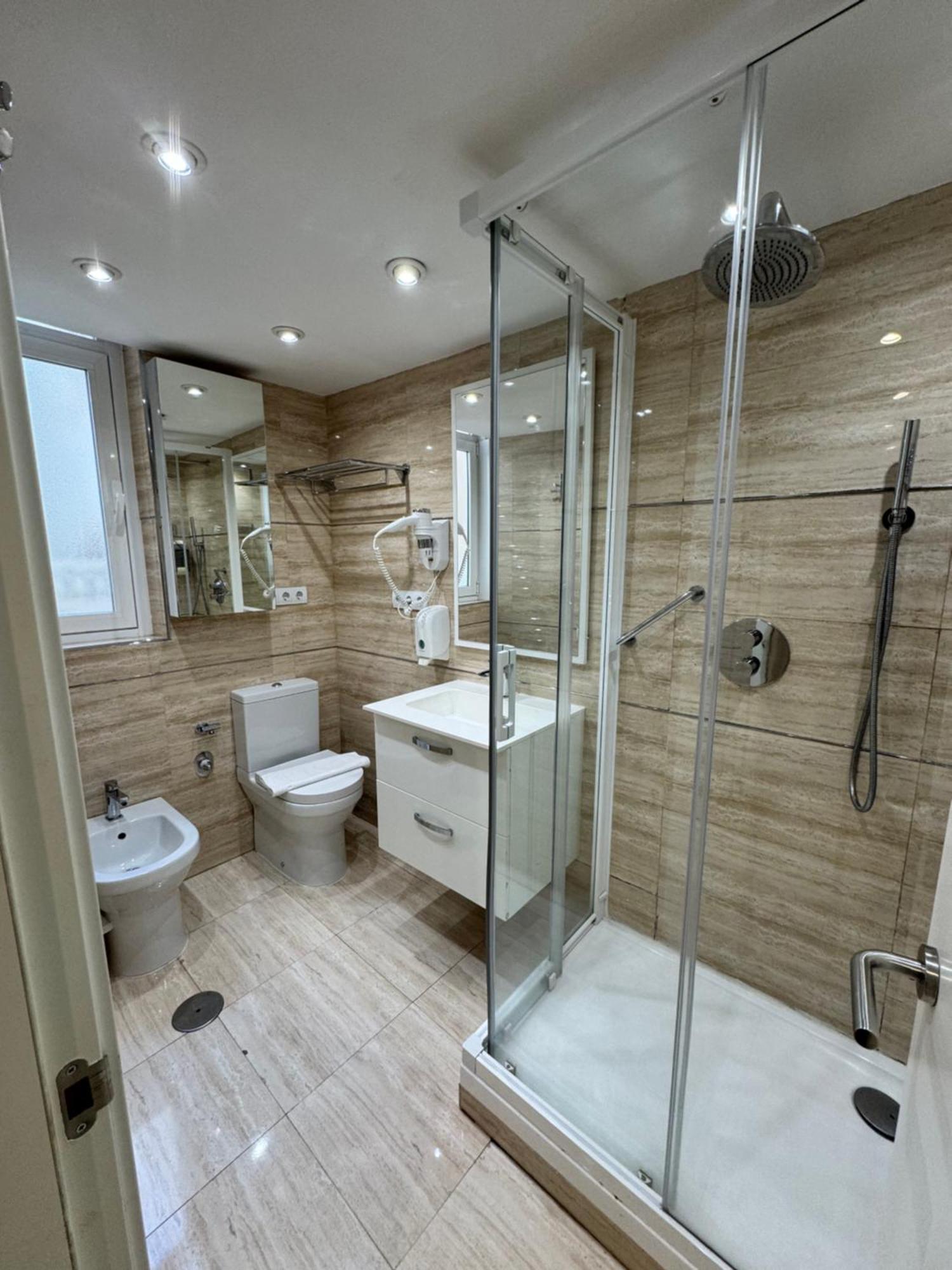 Apartamentos Apolo Madrid Eksteriør bilde