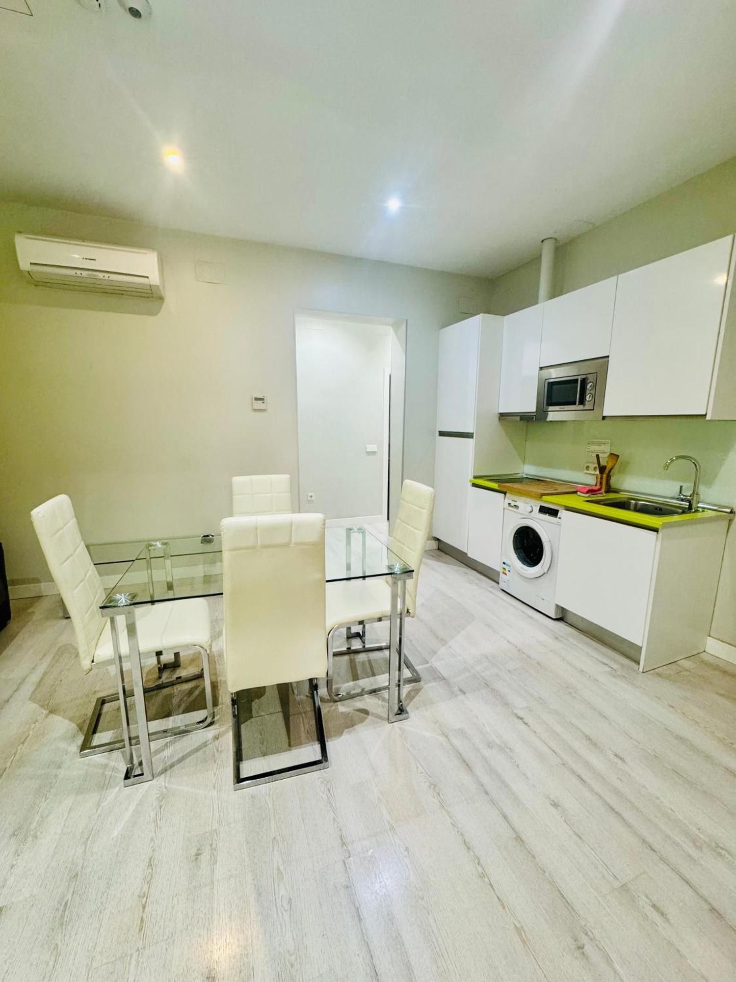 Apartamentos Apolo Madrid Eksteriør bilde