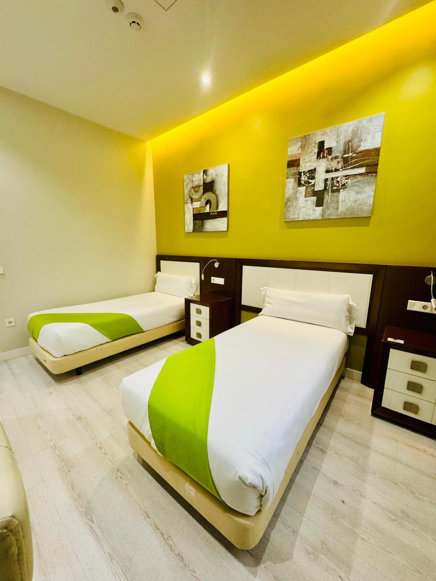Apartamentos Apolo Madrid Eksteriør bilde