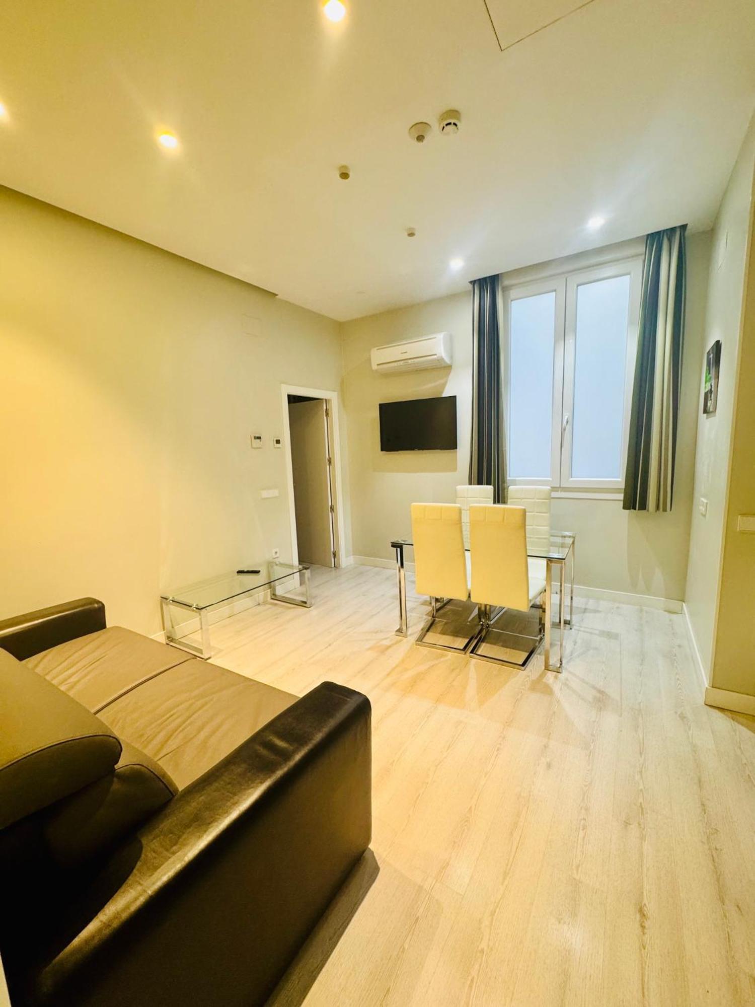Apartamentos Apolo Madrid Eksteriør bilde