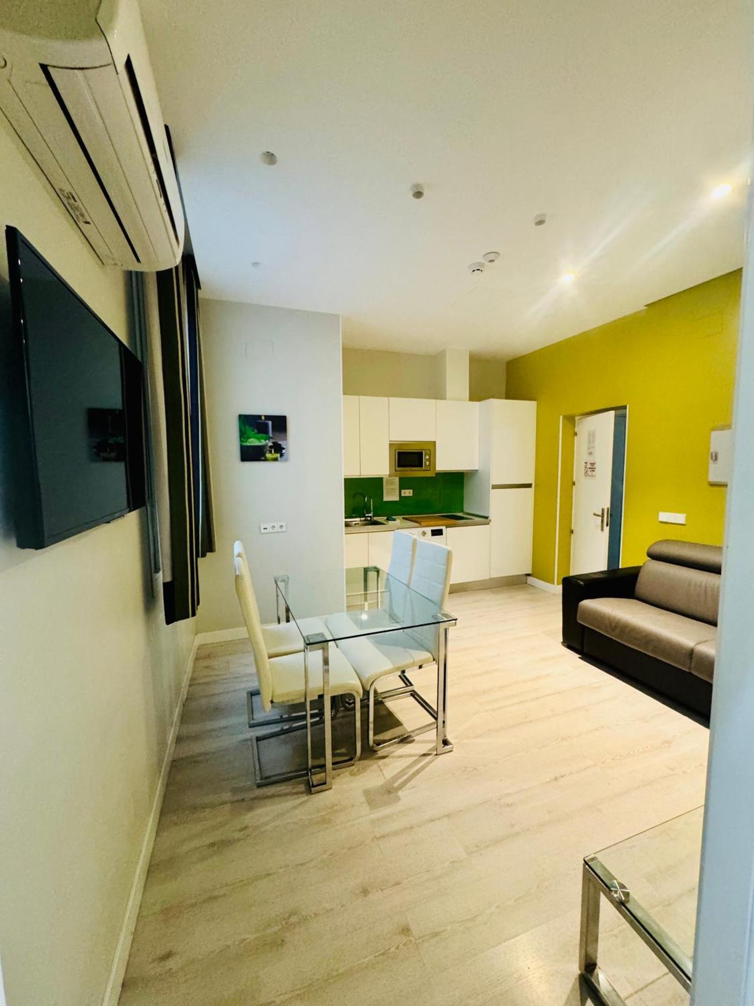 Apartamentos Apolo Madrid Eksteriør bilde