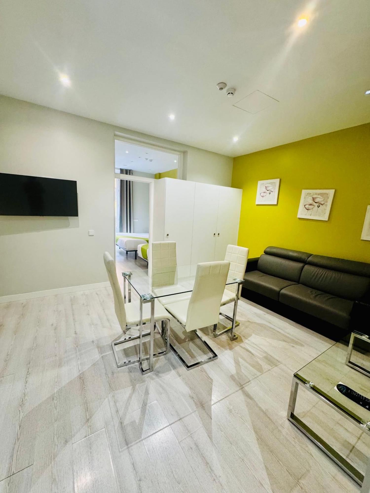 Apartamentos Apolo Madrid Eksteriør bilde