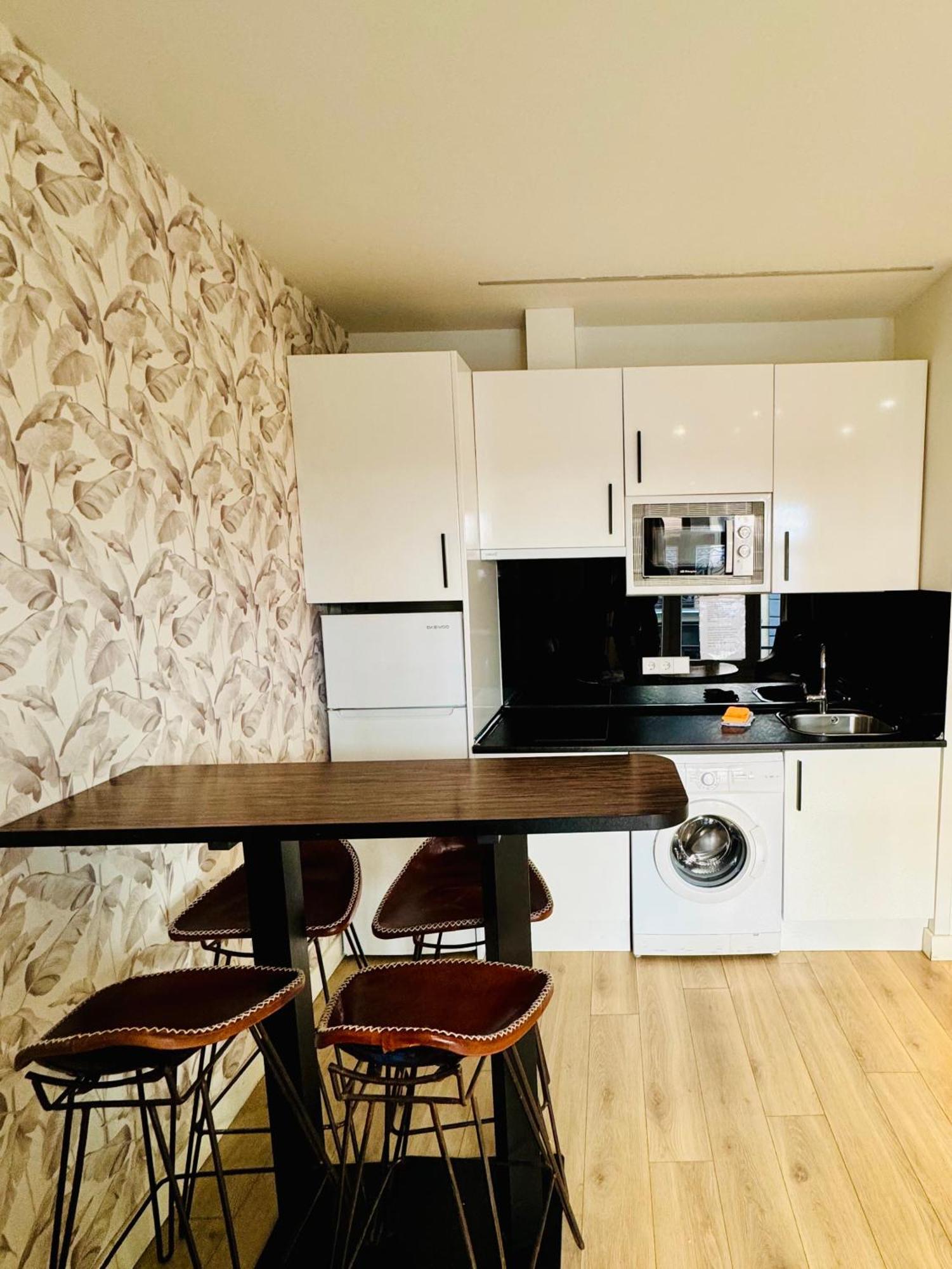 Apartamentos Apolo Madrid Eksteriør bilde